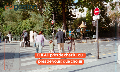 Grands-parents et petits-enfants traversant une rue en famille, illustration Gaston sur le choix d'un EHPAD proche ou éloigné